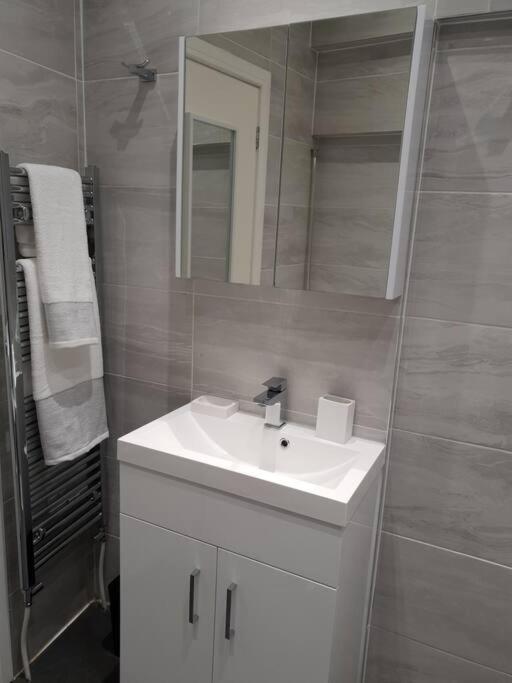 Star London Brent Street Cosy 1-Bed Hideaway Apartment Hendon Exterior photo