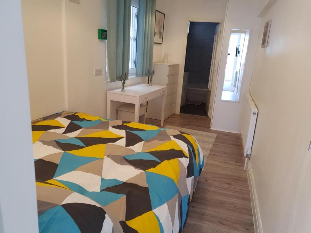 Star London Brent Street Cosy 1-Bed Hideaway Apartment Hendon Exterior photo